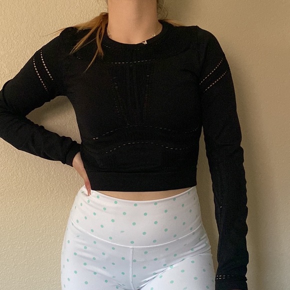 Fabletics cut-out long sleeve crop - Picture 4 of 6